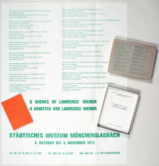 811   Lawrence Weiner. 8 Arbeiten von Lawrence Weiner.