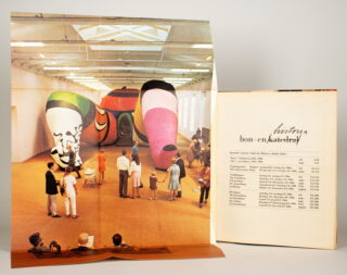 758   Niki de Saint-Phalle. Hon - en katedral / historia.