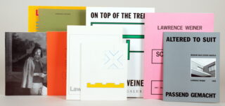 812   Lawrence Weiner. Acht Kataloge.