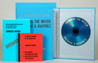 810   Lawrence Weiner. Drei signierte Künstlerbücher.