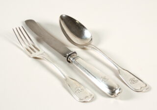 69   Friedrich Nietzsche - Essbesteck, dreiteilig, Silber, mit Monogramm »E. N.«