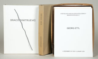 351&emsp;&emsp;Mönchengladbacher Kassettenkataloge – Drei Mönchengladbacher Kassettenkataloge. 1975–1977