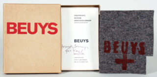 340&emsp;&emsp;Mönchengladbacher Kassettenkataloge – Joseph Beuys. Katalog Museum Mönchengladbach. 1967