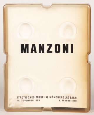 344&emsp;&emsp;Mönchengladbacher Kassettenkataloge – Piero Manzoni. Manzoni. 1970