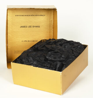 342&emsp;&emsp;Mönchengladbacher Kassettenkataloge – James Lee Byars. TH FI TO IN PH. 1977